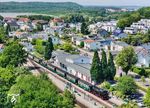 99 783 ist mit P 107 (Lauterbach Mole - Göhren) in Binz LB eingetroffen. Nach einem fünfminütigen Aufenthalt und Kreuzung mit dem Gegenzug P 106 wird es weiter in Richtung Sellin gehen. (22.06.2025) <i>Foto: Joachim Schmidt</i>