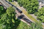 Zugkreuzung zwischen 99 783 (oben) vor P 107 und der nach Binz LB einfahrenden 99 1781 mit P 106 nach Göhren. (22.06.2025) <i>Foto: Joachim Schmidt</i>
