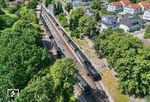 Zugkreuzung im Bahnhof Binz LB: Oben 99 783 mit P 107 nach Göhren, links daneben 99 1791 vor P 106 nach Lauterbach Mole. (22.06.2025) <i>Foto: Joachim Schmidt</i>