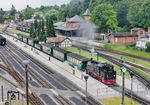 Pünktlich um 20.08 Uhr verlässt 99 1781 mit dem letzten Zug nach Göhren (P 113) den Bahnhof Putbus. (22.06.2025) <i>Foto: Joachim Schmidt</i>
