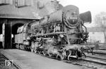 50 4029 vom Bw Kirchweyhe wartet im Bw Münster (Westf) auf ihre Rückleistung. (15.05.1964) <i>Foto: Bernd Kappel</i>