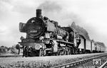 38 4003 vom Bw Gronau (Westf) vor einem Personenzug im Bahnhof Dülmen. (15.05.1964) <i>Foto: Bernd Kappel</i>