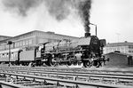 01 1001 (Bw Osnabrück Hbf) startet mit dem D 97 nach Hamburg-Altona in Münster (Westf) Hbf.  (17.05.1964) <i>Foto: Bernd Kappel</i>