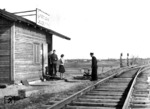 Eine behelfsmäßig eingerichtete Abzweig-/Blockstelle an der Dünabrücke bei Dünaburg (Daugavpils) in Lettland. (1942) <i>Foto: RVM (Korte)</i>