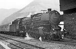 Fast zeitgleich mit dem P 2457 kam der P 2452 aus Koblenz in Eller (Mosel) an, der an diesem Tag mit der Ehranger 001 150 bespannt war. (31.03.1971) <i>Foto: Wolfgang Bügel</i>