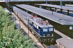 E 10 258 vom Bw Hamburg-Eidelstedt vor E 572 nach Kassel in Hamburg Hbf. (17.06.1967) <i>Foto: Robin Fell</i>