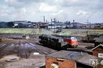 221 129 vom Bw Lübeck zu Gast im Bw Hamburg-Rothenburgsort. Daneben steht die hier beheimatete 052 752. (08.1971) <i>Foto: Robin Fell</i>