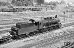 57 2789 (Bw Bayreuth) rangiert im Bahnhof Neuenmarkt-Wirsberg. Das Bw Neuenmarkt-Wirsberg war bereits 1956 als selbständige Dienststelle aufgelöst worden, weshalb die preußische G 10 buchmäßig nach Bayreuth abwanderten. Die Lokomotiven wurden weiterhin in der nunmehrigen Bw-Ast. Neuenmarkt-Wirsberg werkstattmäßig unterhalten.  (08.1964) <i>Foto: Karl-Ernst Maedel</i>