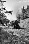 50 674 (Bw Lichtenfels) mit P 1869 von Bamberg nach Hof auf der Schiefen Ebene zwischen Neuenmarkt-Wirsberg und Marktschorgast. (08.1964) <i>Foto: Karl-Ernst Maedel</i>