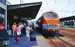 City-Bahn-Lok 218 142 (Bw Hagen-Eckesey) fährt vor dem "Loktauschzug" N 5722 nach Köln in Solingen-Ohligs ein. Mit diesem Zug wurden die Loks auf der City-Bahn-Strecke Köln - Gummersbach getauscht. (01.08.1990) <i>Foto: Joachim Bügel</i>