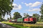V 200 122 mit V 100 2299 am DGS 68722 nach Mannheim Rheinhafen in Solingen-Ohligs. (23.07.2025) <i>Foto: Joachim Bügel</i>