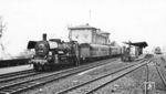 38 3399 (Bw Oberlahnstein) mit einem Sonderzug aus blauen F-Zug-Wagen in Wiesbaden-Biebrich. (11.1952) <i>Foto: Hans Schmidt</i>