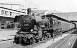 38 3794 (Bw Heidelberg) vor einem Personenzug nach Mannheim in Heidelberg Hbf. (18.07.1958) <i>Foto: Hans Schmidt</i>