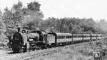 38 4043 (Bw Zittau) mit einer beachtenswerten Zuggarnitur aus alten sächsischen Abteilwagen bei Dresden-Klotzsche. (12.08.1962) <i>Foto: Helmut Griebl</i>