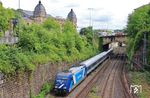 101 133 mit RE 21608 nach Venlo/NL im Einschnitt zwischen Wuppertal Hbf und -Steinbeck. (23.07.2025) <i>Foto: Wolfgang Bügel</i>