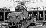 1189.08 auf der Drehscheibe der Zfst Attnang-Puchheim. Die 1927 als BBÖ 1100.107 in Dienst gestellte Lok erhielt während der Reichsbahnzeit die Betriebsnummer E 89 108. 1953 wurde ihr von den ÖBB die Nummer 1189.08 zugewiesen. Ausgemustert wurde sie am 29.01.1979 in Attnang-Puchheim. (25.07.1971) <i>Foto: Burkhard Wollny</i>