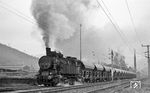 ÖBB 197.303 vor dem Hüttenwerk in Donawitz. Heute gehört das Hüttenwerk zur Voestalpine-Gruppe und wurde besonders durch die erste Anwendung des Linz-Donawitz-Verfahrens (Stahlerzeugung durch Umwandlung kohlenstoffreichen Roheisens in kohlenstoffarmen Stahl) weltbekannt. (20.07.1971) <i>Foto: Burkhard Wollny</i>