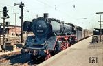 03 241 vom Bw Köln-Deutzerfeld hat in Dortmund Hbf den E 706 nach Frankfurt (Main) übernommen. (05.03.1957) <i>Foto: Manfred van Kampen</i>