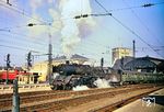 03 284, die nur fünf Monate in Mönchengladbach beheimatet war, verlässt mit E 2865 den Aachener Hauptbahnhof in Richtung Heimat.  (01.03.1968) <i>Foto: Dirk Auffermann, Slg. Holzborn</i>