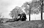 Lok 51 der RSE mit einem leeren Güterzug auf dem Weg zu den großen Steinbrüchen in Eudenberg und Bennau in Geisbach bei Hennef (Sieg). (14.04.1961) <i>Foto: Gerhard Karl</i>