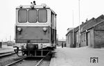 Triebwagen VT 54 (ex VT 4, AEG, Baujahr 1929) in Emden, der 1953 nach der Stillegung der Flensburger Kreisbahn zur Kreisbahn Emden–Pewsum–Greetsiel kam. 1963 wurde er an die Sylter Inselbahn weitergereicht. (15.04.1961) <i>Foto: Gerhard Karl</i>