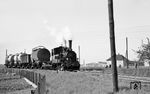 Lok 33 fährt mit einem Güterzug aus Syke. (17.04.1961) <i>Foto: Gerhard Karl</i>