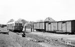 T 63 setzt im Gemeinschaftsbahnhof Hoya der Hoyaer Eisenbahn-Gesellschaft“ (HEG) und Kleinbahn Hoya-Syke-Asendorf“ (HSA) um.  (17.04.1961) <i>Foto: Gerhard Karl</i>