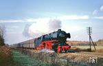Die nach einer L2-Ausbesserung frisch aus dem AW Braunschweig zurückgekehrte 044 384 (Bw Rheine) vor einem Erzzug bei Bentlage. (04.11.1971) <i>Foto: Robin Fell</i>