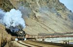 Mit einem Kokszug ins saarländische Stahlrevier kommt die Ehranger 044 383 bei Cochem angedampft. (11.1969) <i>Foto: J.B. Snell</i>