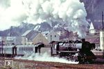 Eine der letzten Jünkerather P 10 war 39 198, die am 21. März 1966 ihre letzte Fahrt unternahm. Hier beschleunigt sie den P 1571 nach Köln aus dem Bahnhof Gerolstein. (1961) <i>Foto: J.B. Snell</i>