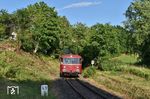 Der Schienenbus hat Freyung erreicht und muss noch 400 Meter bis zum Empfangsgebäude zurücklegen. Die Ilztalbahn endet in der Kilometrierung 49,6.  (28.06.2025) <i>Foto: Ralf Opalka</i>