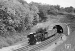 Die Nürnberger 01 177 mit D 232 nach Stuttgart an der südlichen Tunnelausfahrt des neuen Schwaikheimer Tunnels bei Neustadt-Hohenacker (ehem. Neustadt/Württ). (23.05.1966) <i>Foto: Wolfgang Jahn</i>