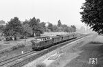 V 200 103 vom Bw Kempten (Allgäu) brummt mit E 4503 (Stuttgart - Friedrichshafen) bei Aulendorf-Zollenreute vorbei. (03.06.1966) <i>Foto: Wolfgang Jahn</i>