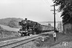 50 566 (Bw Ulm) mit einem der wenigen Güterzüge auf der württembergischen Südbahn zwischen Durlesbach und Aulendorf. (03.06.1966) <i>Foto: Wolfgang Jahn</i>
