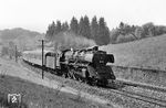 Die Ulmer 03 112 befördert den D 804 (Ulm - Lindau) südlich von Aulendorf. (03.06.1966) <i>Foto: Wolfgang Jahn</i>