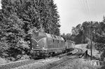 V 200 103 mit E 4693 nach Ulm bei Aulendorf. (03.06.1966) <i>Foto: Wolfgang Jahn</i>