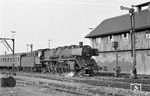 03 037 (Bw Ulm) fährt mit E 4694 nach Friedrichshafen Stadt aus dem Bahnhof Aulendorf. (03.06.1966) <i>Foto: Wolfgang Jahn</i>