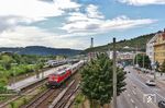 Auch wenn 218 415 und 218 411 in Esslingen (Neckar) noch mehr als 200 km ins Allgäu vor sich hatten, konnte man froh sein, dass der Zug ab Stuttgart überhaupt mal wieder unterwegs war. (01.08.2025) <i>Foto: Joachim Bügel</i>