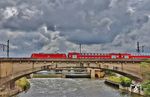 146 203 mit RE 4219 (Stuttgart Hbf - Friedrichshafen Stadt) auf der Rosensteinbrücke über den Neckar kurz vor Bad Cannstatt. (02.08.2025) <i>Foto: Joachim Bügel</i>