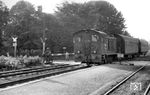Die V 36 des Bw Wuppertal-Steinbeck waren jahrzehntelang auf den Strecken der Region unterwegs. Hier fährt V 36 231 mit P 1075 aus Wuppertal-Steinbeck über die sog. Wuppertalbahn (Rauenthal - Beyenburg - Dahlerau) in Radevormwald ein. (1958) <i>Foto: Wilfried Sieberg</i>