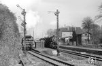 Im Bahnhof Gevelsberg Nord fährt 78 368 vom Bw Wuppertal-Vohwinkel mit einem Wendezug nach Wuppertal-Vohwinkel aus und überholt dabei eine Lz mit 50 929 und einer P 8. (04.1963) <i>Foto: Wilfried Sieberg</i>