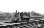 94 1646 vom Bw Wuppertal-Vohwinkel wartet im Bahnhof Erkrath auf den nächsten Schiebeeinsatz über die 33,3 ‰-Steigung nach Hochdahl. (11.1961) <i>Foto: Wilfried Sieberg</i>