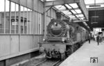 78 171 (Bw Neuß) vor einem Personenzug in Düsseldorf Hbf. (1963) <i>Foto: Wilfried Sieberg</i>
