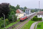 218 415 und 218 411 fahren mit IC 2013 nach Oberstdorf durch Dietmannsried. (03.08.2025) <i>Foto: Joachim Schmidt</i>