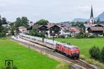 Nach dem planmäßigen Halt in Fischen geht es für 218 411 und 218 415 vor IC 2013 weiter nach Oberstdorf. (03.08.2025) <i>Foto: Joachim Schmidt</i>