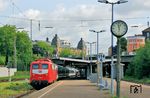 Wegen einer Weichenstörung fuhr TRI 110 198 mit DLr 56716 (Dortmund-Eving - Köln Bbf) abweichend über das S-Bahn-Gleis durch Wuppertal-Steinbeck. (06.08.2025) <i>Foto: Wolfgang Bügel</i>