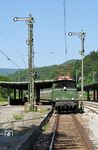 194 158 wartet im Bahnhof Berchtesgaden auf die Rückfahrt nach Freilassing. (18.06.2006) <i>Foto: Stefan von Lossow</i>