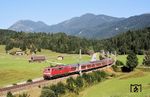 111 107 schiebt den N 5408 nach München zwischen Mittenwald und Klais. (06.09.2005) <i>Foto: Stefan von Lossow</i>