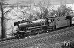 Die gemächliche Anfahrt der 023 041 vor dem P 2459 in Pünderich ermöglichte noch eine weitere Aufnahme der Lok. (01.04.1971) <i>Foto: Wolfgang Bügel</i>