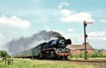 Am Pfingstsonntagmorgen 1982 ist die Güstener 41 1062 mit dem P 3222 (Sangerhausen ab 5.39 Uhr – Lutherstadt Wittenberg an 10.56 Uhr) bei Lutherstadt Wittenberg West unterwegs. (30.05.1982) <i>Foto: Helmut Dahlhaus</i>